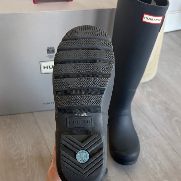 Hunter Women’s Classic Dark Slate Rain Boots - Picture 2 of 4